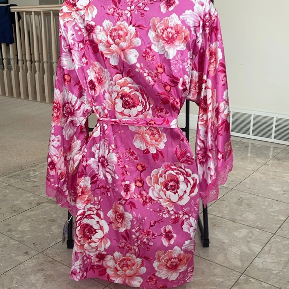 Floral robe - Picture 2 of 9